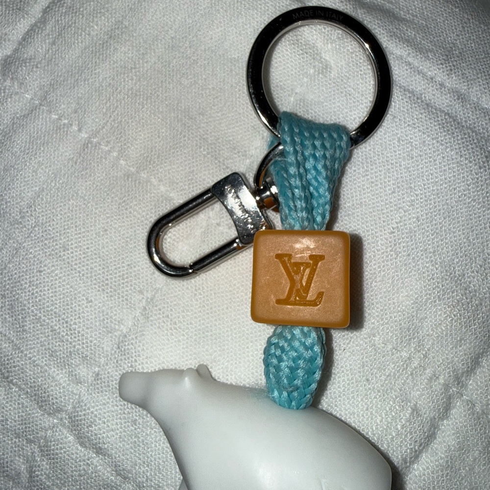 Louis Vuitton Play Polar Bear Key Holder Bag Charm - Picture 7 of 16